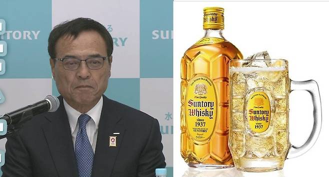니나미 다케시 산토리홀딩스 회장(왼쪽)과 산토리 가쿠빈 위스키. NHK 방송화면 캡처·연합뉴스