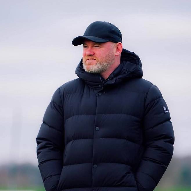 맨유 레전드 출신 웨인 루니가 친정팀의 부진을 걱정하며 아모림 감독의 분발을 촉구했지만 팬들의 시선은 냉담하기만 하다. 사진출처|웨인 루니 페이스북