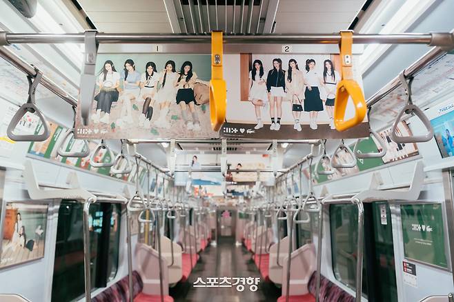 일본 도쿄에 설치된 아일릿 광고물. 빌리프랩 제공