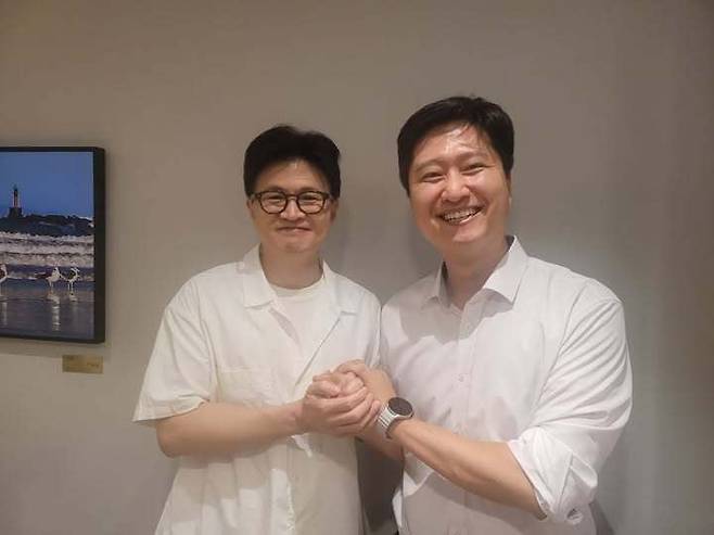 우재준 국민의힘 청년최고위원이 지난달 31일 한동훈 전 대표와 회동했다며 페이스북에 게재한 사진./우재준 국민의힘 청년최고위원 페이스북