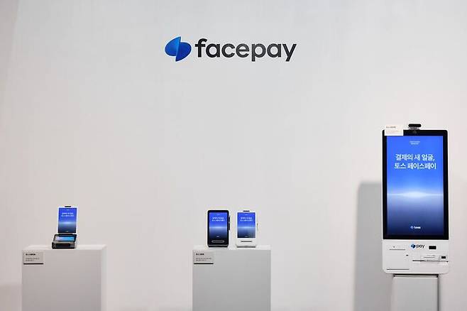 (좌측부터)토스 페이스페이 단말기 3종 ‘토스 프론트뷰’, ‘토스 프론트’, ‘토스 프론트캠’ ⓒ토스