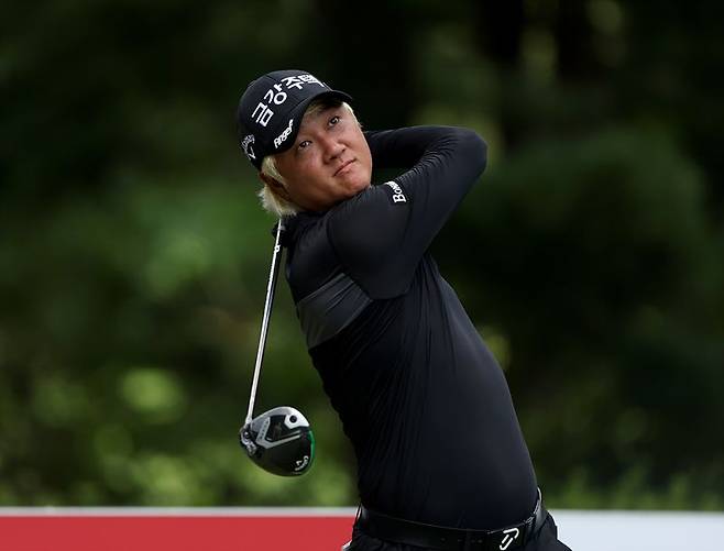 지난달 29일 동아회원권그룹 오픈 2R에서 허인회가 엘리트 드라이버로 티샷을 하고 있다. KPGA 제공