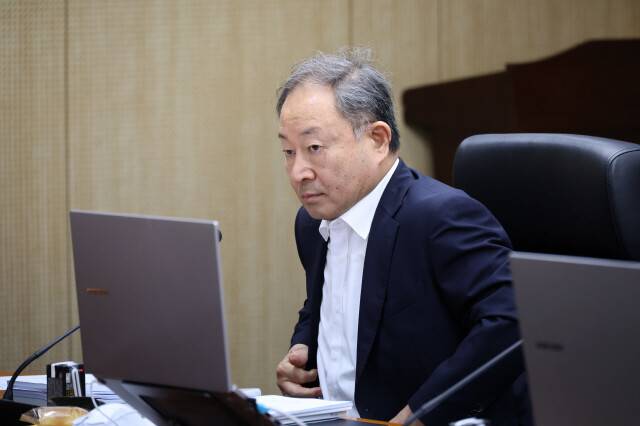 한석훈 비상임위원이 전원위원회 회의장에 앉아있다. 2025년 6월9일의 모습. 정용일 선임기자 yongil@hani.co.kr