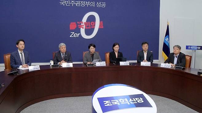 발언하는 조국혁신당 김선민 대표 권한대행