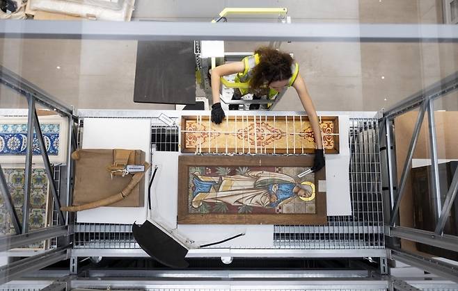 빅토리아 앨버트 미술관의 새로운 보금자리로 이동을 마친 소장품들. / 사진. ©David Parry / V&A, 출처. 빅토리아 앨버트 미술관 블로그