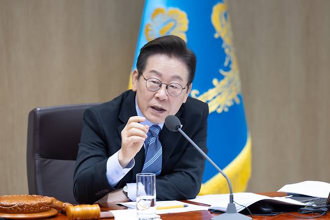 이재명 대통령이 지난 2일 서울 용산 대통령실청사에서 열린 제40회 국무회의에서 발언하고 있다. 이 대통령은 이날 "국내 증시 2차 상승이 오려면 (기업) 실적이 나와야 할 것"이라고 했다. 사진 대통령실 제공