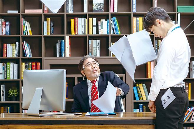 직장인이 가장 최악의 유형으로 뽑은 오피스 빌런은 ‘갑질 막말형’인 것으로 나타났다. 갑질과 막말은 추후 피해자의 극단적 선택 또는 형사 고소 등을 유발할 수 있다는 점에서 철저한 대응이 필요한 유형의 직원으로 꼽힌다. (게티이미지뱅크 제공)