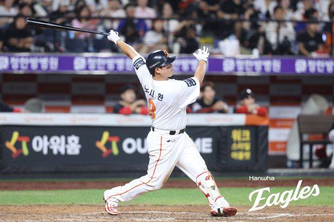 한화 노시환이 2일 대전 KIA전 7회 솔로 홈런을 치고 있다. /한화 이글스 제공