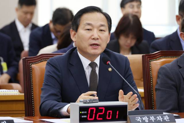 ▲ 이두희 국방부 차관이 2일 국회 국방위원회 전체회의에서 방위비 증액 문제와 관련한 국민의힘 임종득 의원의 질의에 답하고 있다. ⓒ연합뉴스