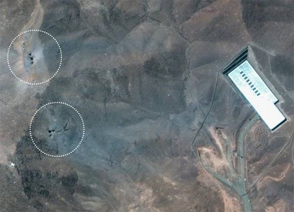 2025년 6월 21일 미 공군의 벙커버스터 투하로 이란 포르도 핵시설 부지에 큰 구멍이 생겼다. 뉴시스