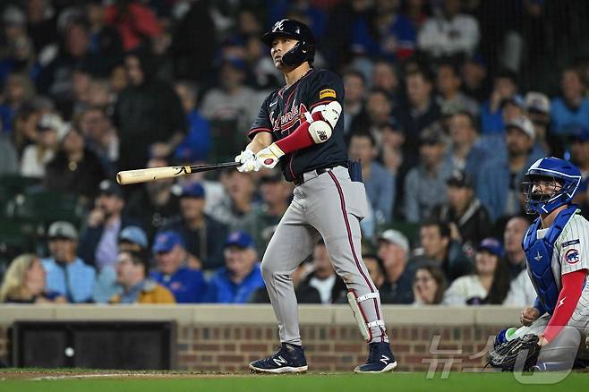 애틀랜타 브레이브스 내야수 김하성(왼쪽)이 4일(한국시간) 열린 2025 메이저리그 시카고 컵스전에서 7회초 역전 3점 홈런을 터뜨렸다. ⓒ AFP=뉴스1