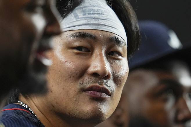 김하성이 더그아웃에서 경기를 지켜보고 있다. 사진 | AP 연합뉴스