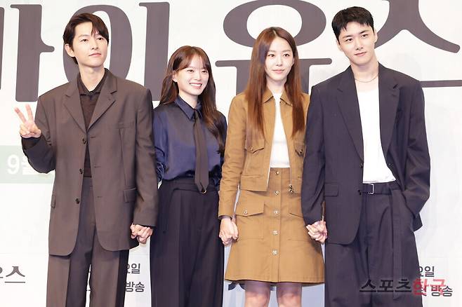 JTBC 새 금요시리즈 '마이 유스' 제작발표회에 참석한 송중기, 천우희, 이주명, 서지훈. ⓒ이혜영 기자 lhy@hankooki.com