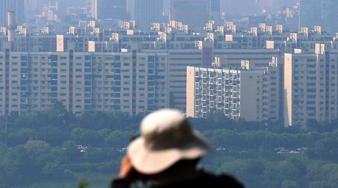 서울 성동구 응봉산에서 내려다본 강남구 압구정동 현대아파트 단지. 뉴시스