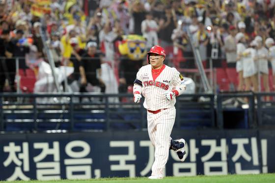 42세 나이에도 여전히 KBO리그 최정상급 타자로 활약하고 있는 KIA 최형우. 사진 KIA 타이거즈