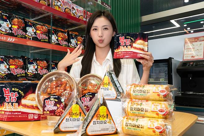 세븐일레븐이 맛다시와 불닭 소스를 활용한 간편식 신제품 4종을 신규 출시했다. /사진제공=세븐일레븐