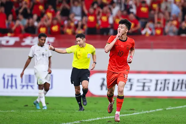 중국 왕위둥이 3일 AFC U-23 아시안컵 예선 동티모르전에서 골을 넣은 뒤 세리머니하고 있다. 소후닷컴 캡처