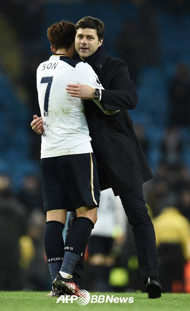 토트넘 시절 사제의 연을 맺었던 손흥민과 마우리시오 포체티노 감독. 이번엔 한국 축구대표팀 주장과 미국 대표팀 감독으로 맞대결을 펼친다. /AFPBBNews=뉴스1