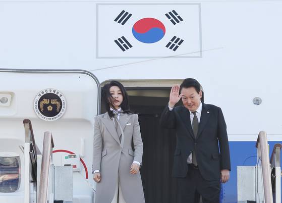 윤석열 전 대통령과 부인 김건희 씨. 〈자료사진=연합뉴스〉