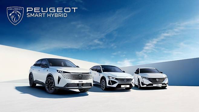 스텔란티스코리아가 국내에 판매 중인 푸조 스마트하이브리드 모델. 왼쪽부터 준중형 스포츠유틸리티차(SUV) '3008', 준중형 패스트백 크로스오버 '408', 준중형 해치백 '308'(스텔란티스코리아 제공). 2025.09.05.