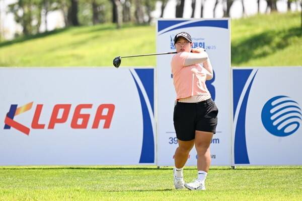 지난 1일(월)부터 5일(금)까지 전라북도 군산시에 위치한 군산 컨트리클럽(파72)의 토너먼트 아웃(OUT), 토너먼트 인(IN) 코스에서 열린 'KLPGA-삼천리 투게더(Together) 꿈나무대회 2025' 고등부 우승을 차지한 박서진이 드라이브 샷을 날리고 있다. /사진=KLPGA