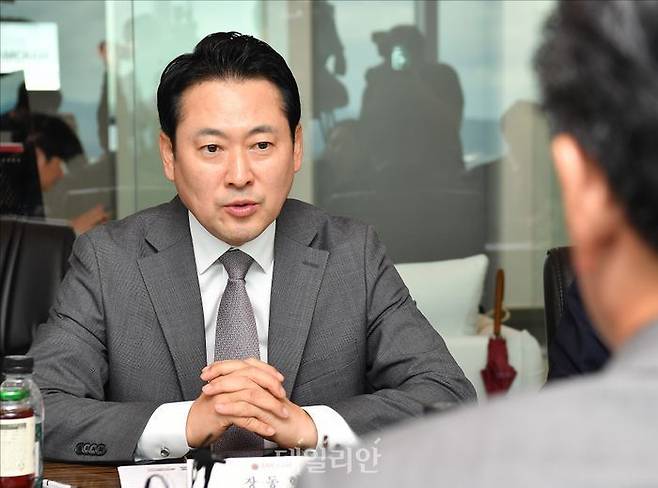 장동혁 국민의힘 대표가 지난 4일 오후 서울 여의도 주한미국상공회의소에서 열린 국민의힘~주한미국상공회의소(AMCHAM) 간담회에서 발언을 하고 있다. ⓒ국회사진기자단