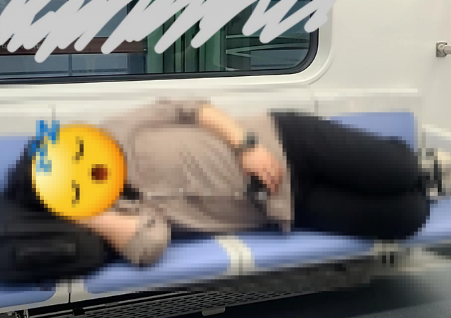 서울 지하철에서 민폐 승객 사례가 연이어 목격됐다. 술에 취해 소변을 보거나 좌석을 점유한 승객으로 시민들의 공분이 커졌다. (사진=보배드림)