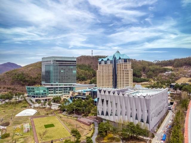 ▲ 강원랜드(대표이사 직무대행 최철규)는 최근 딥페이크 기술을 활용한 강원랜드 불법 도박 사이트로 피해가 커지자 법적 조치 등 강력 대응에 나섰다.