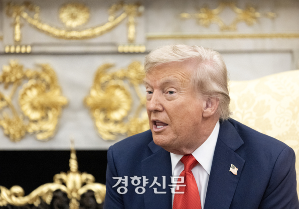 도널드 트럼프 미국 대통령이 지난달 25일(현지시간) 미국 워싱턴DC 백악관에서 이재명 대통령과 정상회담을 하고 있다. 김창길 기자