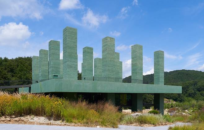 니체의 핵심 철학개념인 초인(Ubermensch)에서 따와 사각형, 원, 삼각형이라는 기하학 요소로 만든 ‘위버하우스’. 추후 레스토랑으로 운영될 계획이다.