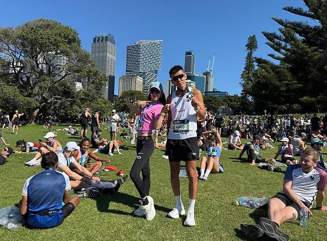 이날 다니엘은 완벽한 ‘꾸안꾸’ 비주얼을 자랑했다. 션 SNS 캡처