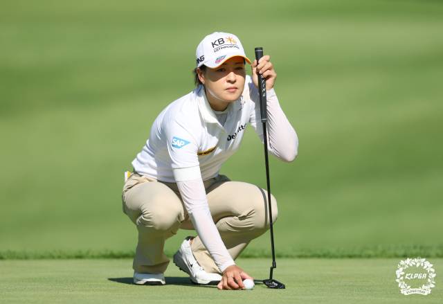 퍼팅을 준비하고 있는 전인지. 사진 제공=KLPGA