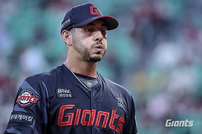 ▲ KBO리그 입성 이후 시련이 이어지고 있는 MLB 38승 투수 빈스 벨라스케즈 ⓒ롯데자이언츠