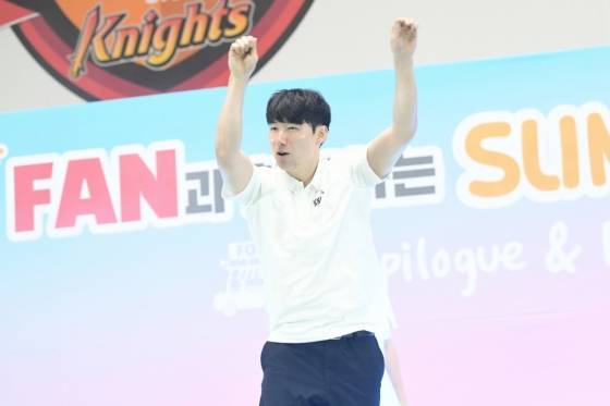 서울SK의 홈 경기장 직관 인증 행사 중 김낙현. /사진=KBL 제공