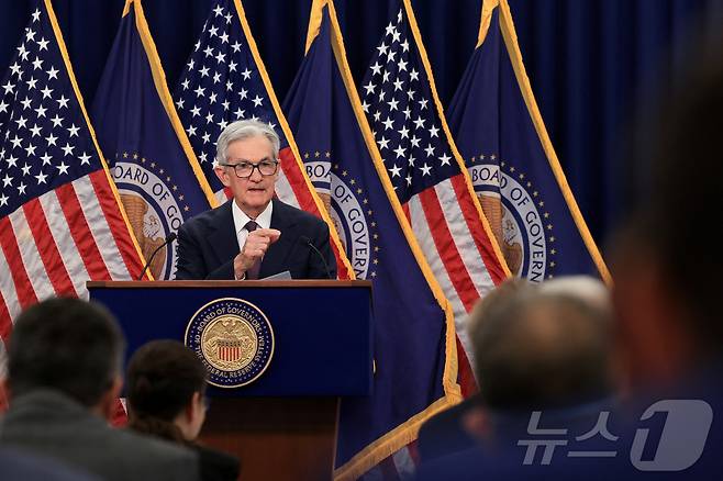 제롬 파월 미국 연방준비제도(연준) 의장이 18일(현지시간) 워싱턴 DC에서 금리 정책에 관한 연방공개시장위원회의(FOMC) 성명서 발표 후 기자회견에 참석하고 있다. 2025.6.18 ⓒ 로이터=뉴스1 ⓒ News1 신기림 기자