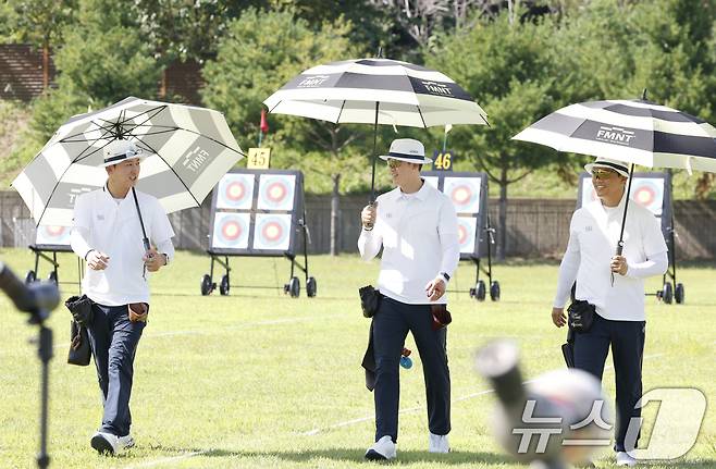 광주 2025 현대 세계 양궁선수권대회에 출전하는 한국남자 컴파운드 의 김종호, 최용희, 최은규. /뉴스1 ⓒ News1 김태성 기자