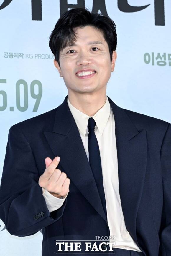 박희순이 TV조선 '컨피던스맨 KR'과 영화 '어쩔수가없다'로 9월 안방과 스크린을 동시에 달굴 준비를 마쳤다. /남용희 기자