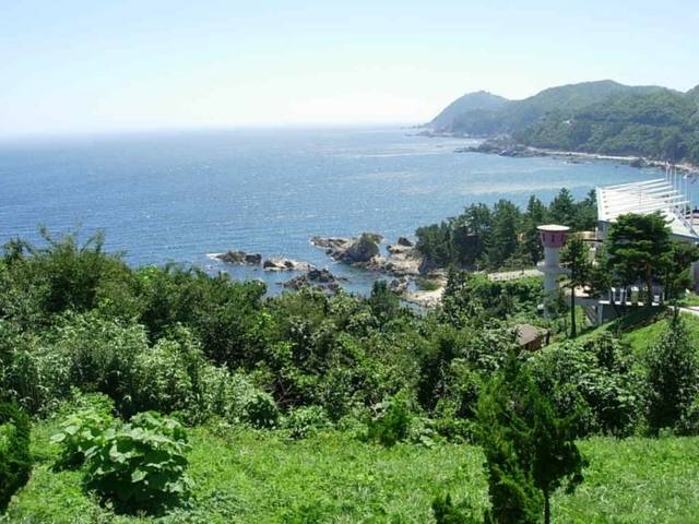 ▲ 삼척 신남리 해신당 전경. 이곳은 아름다운 해안선과 전설을 바탕으로 성 민속공원으로 조성해 신비감을 주고 있다. 강원도민일보 자료사진