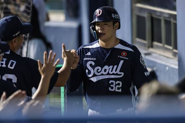 5일 창원 NC전에서 쐐기 2점 아치를 그린 양의지. 사진=두산 제공