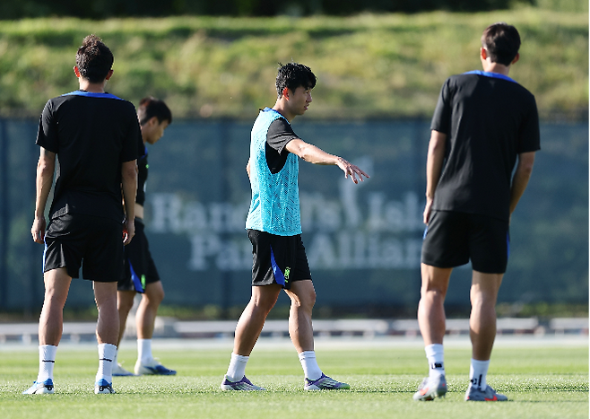 5일 미국 뉴욕 아이칸 스타디움에서 진행된 한국 축구 대표팀 훈련에서 손흥민을 비롯한 선수들이 훈련에 열중하고 있다. 사진=연합뉴스