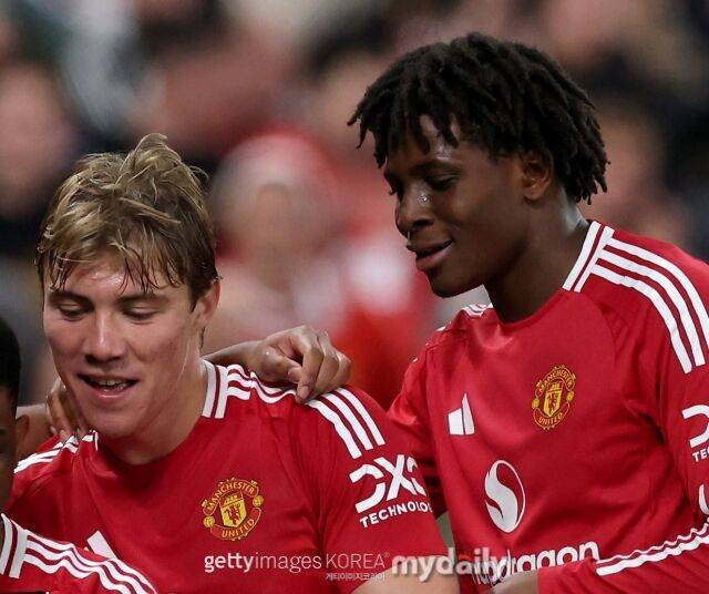 라스무스 호일룬과 패트릭 도르구./게티이미지코리아