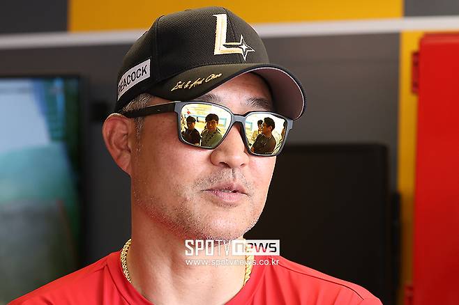 ▲ 치열한 순위 싸움에서도 선수들의 기록도 잊지 않고 있는 이숭용 감독 ⓒ곽혜미 기자