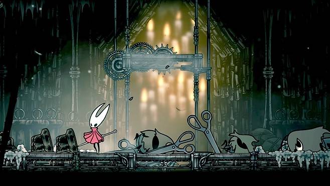 - 모든 몬스터를 물리치면 발판이 내려온다