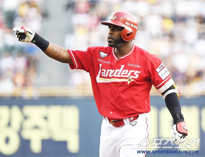 7일 서울 잠실구장에서 열린 SSG-LG전. 3회초 1사 1, 2루 에레디아가 1타점 적시타를 친 후 기뻐하고 있다. 잠실=정재근 기자 cjg@sportschosun.com/2025.9.7/