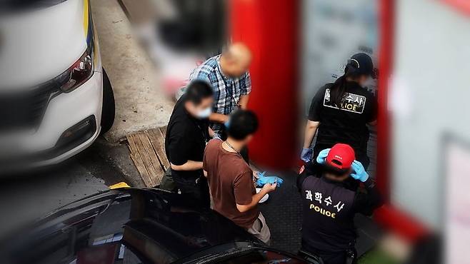 3일 서울 관악구 한 식당에서 칼부림 사건이 발생, 경찰이 조사하고 있다. 사진=연합뉴스