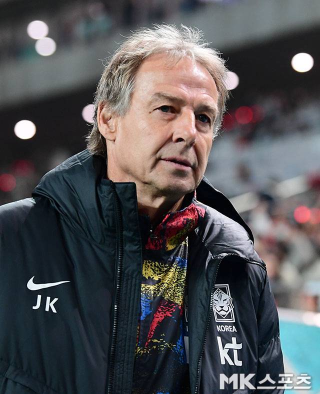 위르겐 클린스만은 파울루 벤투 시대가 끝난 대한민국의 지휘봉을 잡았다. 이후 2023 AFC 카타르 아시안컵까지 지휘했으나 성적 부진 및 리더십 결여 등 여러 문제로 결국 경질됐다. 사진=김영구 기자