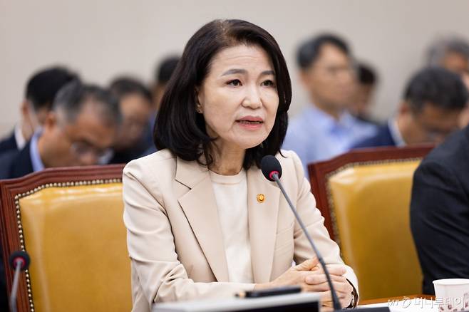 (서울=뉴스1) 유승관 기자 = 이진숙 방송통신위원장이 2일 서울 여의도 국회에서 열린 제429회 국회(정기회) 과학기술정보방송통신위원회 제1차 전체회의에 출석해 의원 질의에 답하고 있다. 2025.9.2/뉴스1 Copyright (C) 뉴스1. All rights reserved. 무단 전재 및 재배포, AI학습 이용 금지. /사진=(서울=뉴스1) 유승관 기자