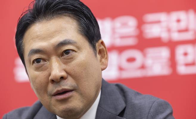 연합뉴스와 인터뷰하는 국민의힘 장동혁 대표 (서울=연합뉴스) 황광모 기자 = 국민의힘 장동혁 대표가 지난 5일 국회 내 대표실에서 연합뉴스와 가진 인터뷰에서 향후 정국 전망과 당 운영 방안에 대해 말하고 있다. 2025.9.7
hkmpooh@yna.co.kr