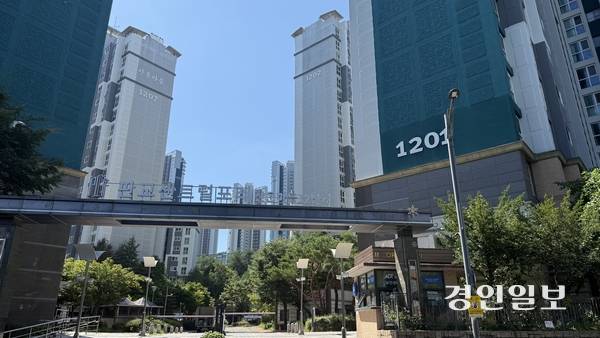 성남 판교 ‘산운마을 12단지’ 전경. 2025.9.5 /윤혜경기자 hyegyung@kyeongin.com