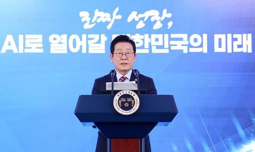 이재명 대통령이 8일 서울 중구 서울스퀘어에서 열린 국가인공지능(AI) 전략위원회 출범식에서 발언하고 있다. /연합뉴스 제공